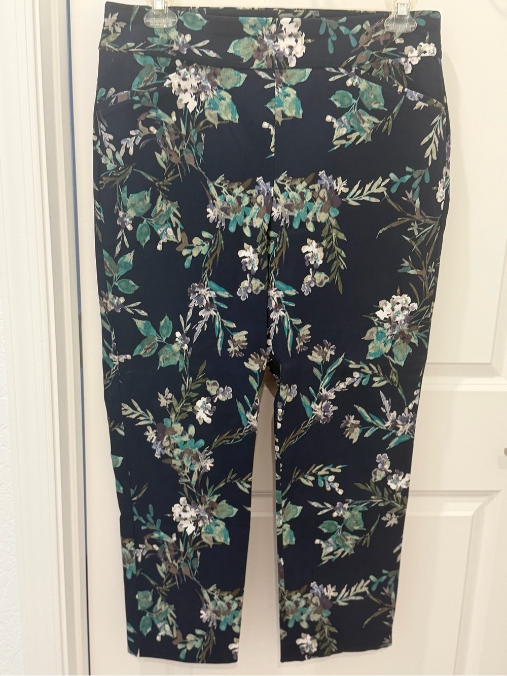 Chico's Navy Floral Cropped Ponte Pants with Green & White Bloom